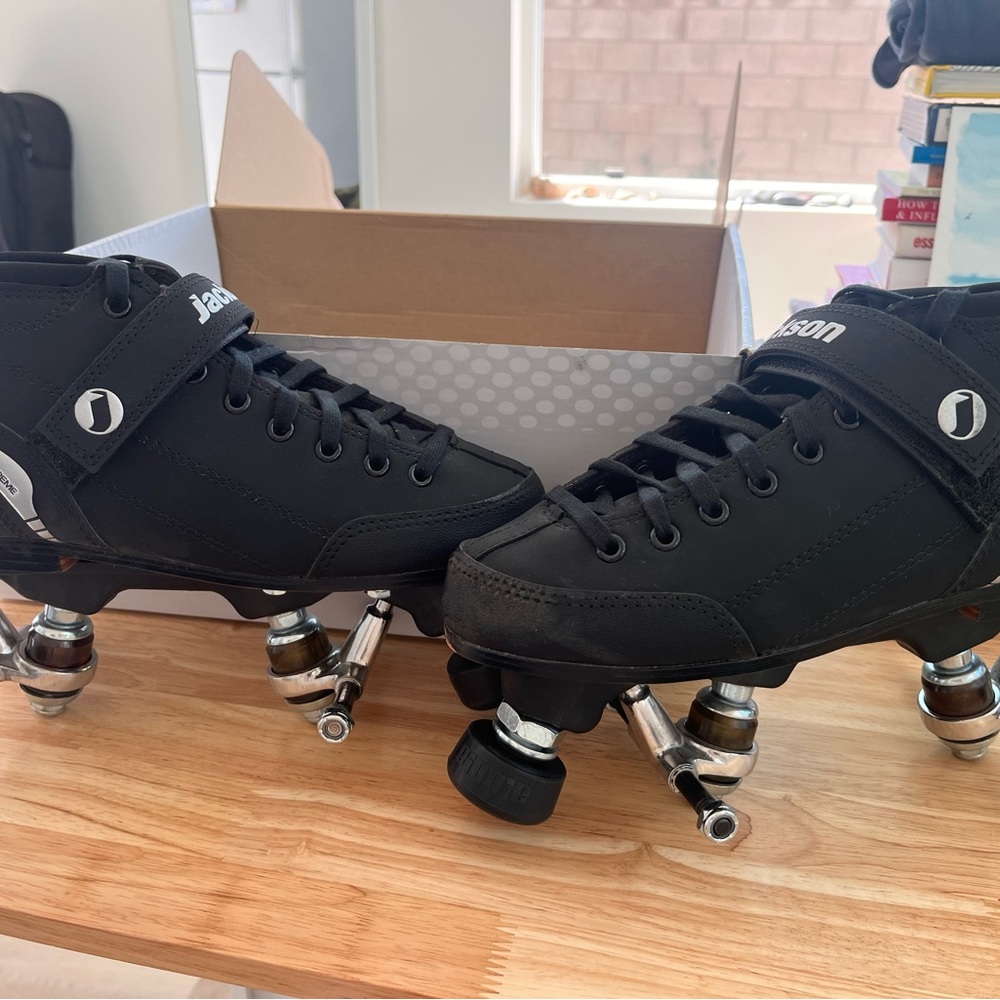Jackson skates size 7 and wheels